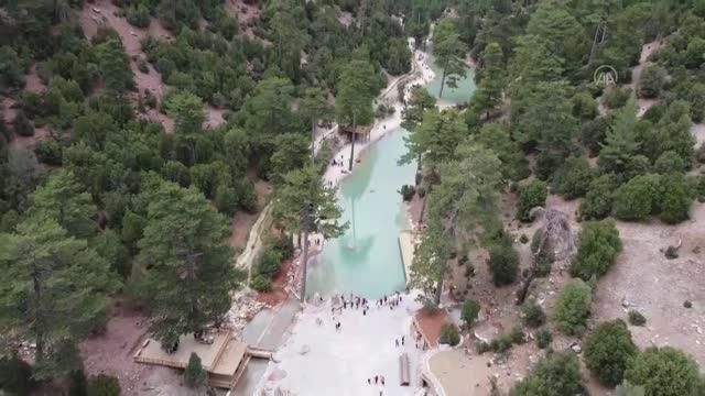 Köy halkı korkup yaklaşamıyor, tatilciler ise oraya akın etti! 12