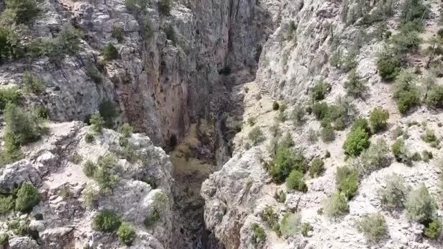 Köy halkı korkup yaklaşamıyor, tatilciler ise oraya akın etti! 9