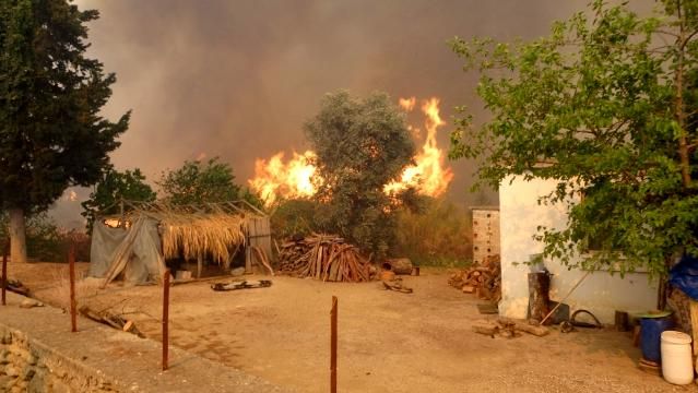 Vatandaşlar canlarını zor kurtardı! 2