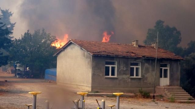 Vatandaşlar canlarını zor kurtardı! 1