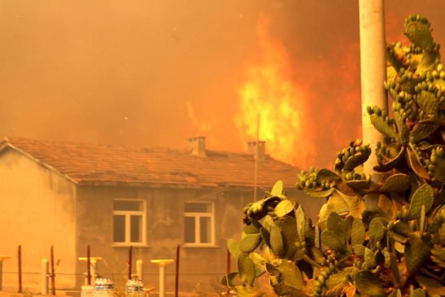 Vatandaşlar canlarını zor kurtardı! 8