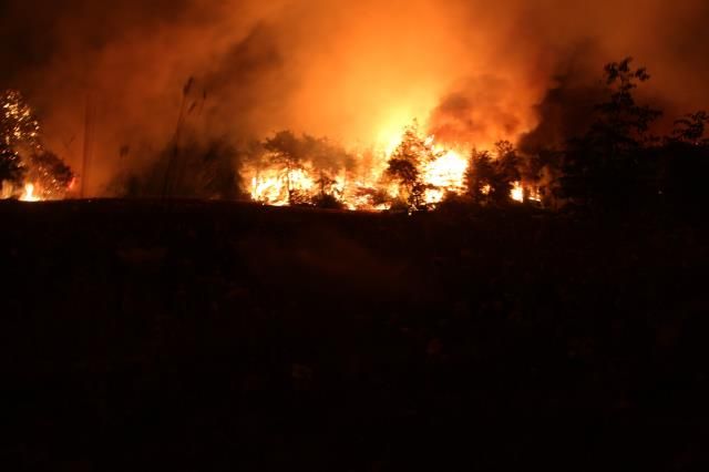 Yangın bir türlü kontrol altına alınamıyor 4