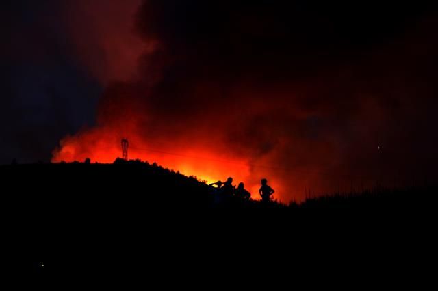 Yangın bir türlü kontrol altına alınamıyor 8