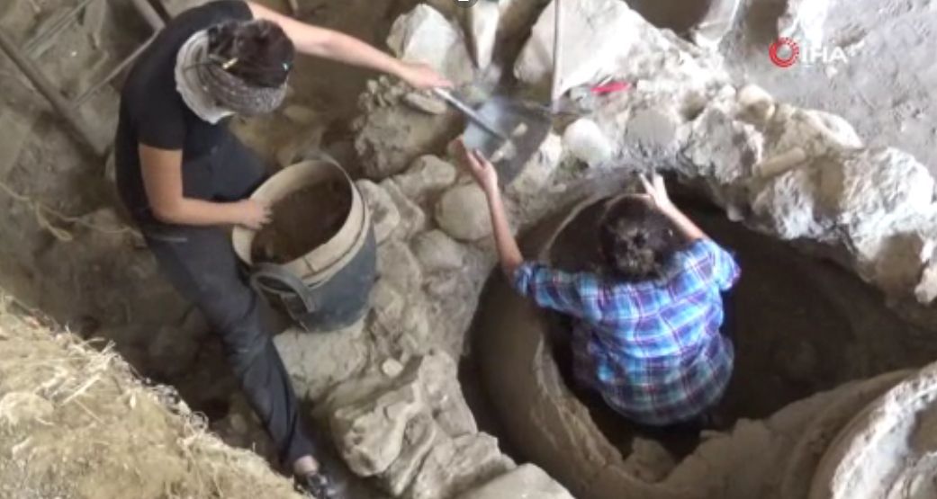 2 bin 400 yıllık mezar gün yüzüne çıktı 8