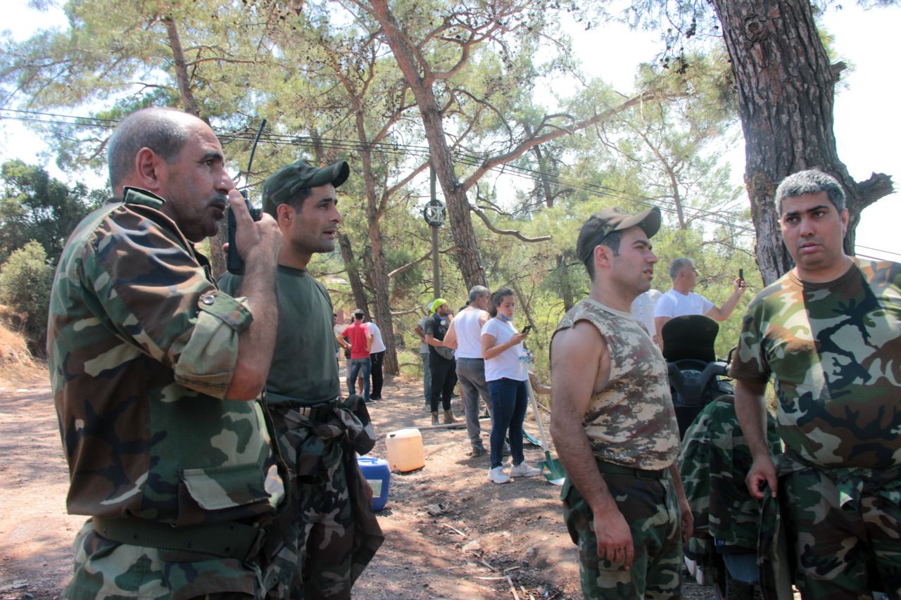 Yangınlara ‘Gardaş' müdahalesi! Alevlerin arasına daldılar 6