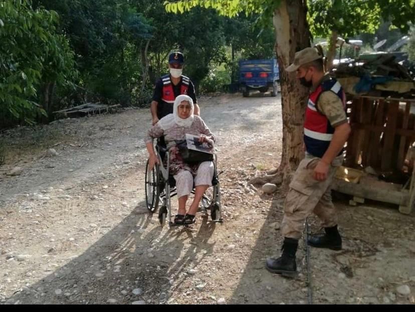 Osmaniye İl Jandarma’dan yangınzedelere büyük destek 6