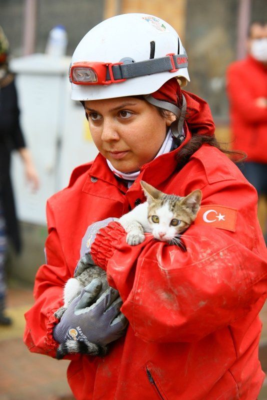 Yüzlerce vatandaşı çamur denizinden kurtardılar! 5