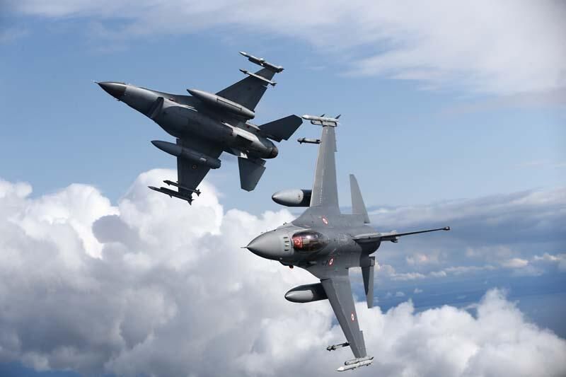 Türk F-16'ları Polonya semalarında! 1