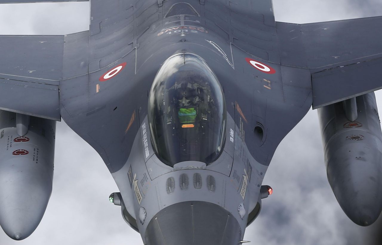 Türk F-16'ları Polonya semalarında! 3