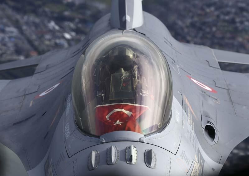 Türk F-16'ları Polonya semalarında! 7