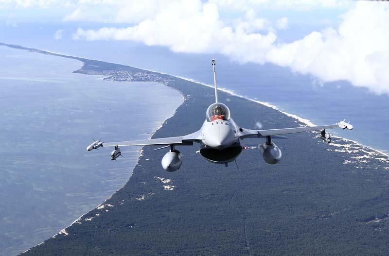 Türk F-16'ları Polonya semalarında! 9