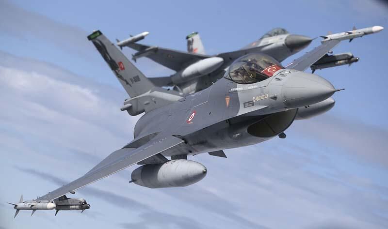 Türk F-16'ları Polonya semalarında! 11