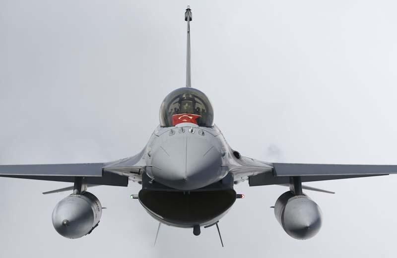 Türk F-16'ları Polonya semalarında! 14