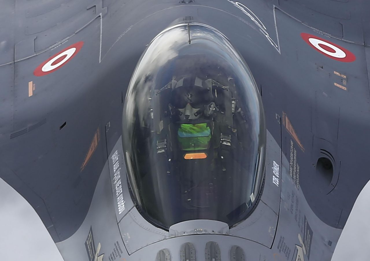 Türk F-16'ları Polonya semalarında! 18