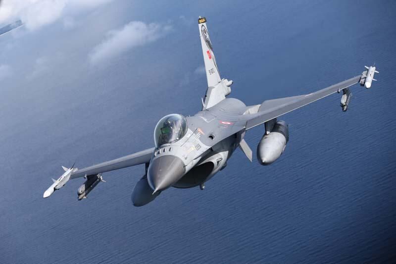 Türk F-16'ları Polonya semalarında! 22