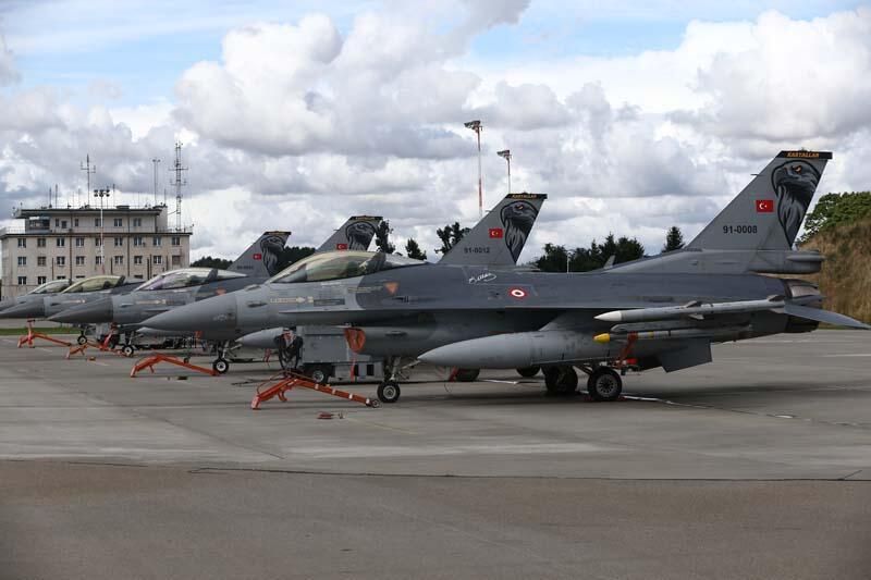 Türk F-16'ları Polonya semalarında! 20