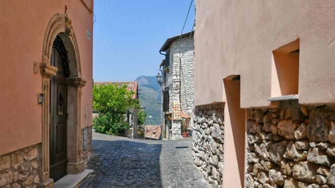 Bu ülkede evler 10 TL'ye satılıyor! 5