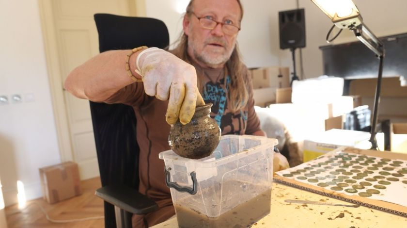 Köpek 14. yüzyıldan beri kayıp hazineyi buldu 7