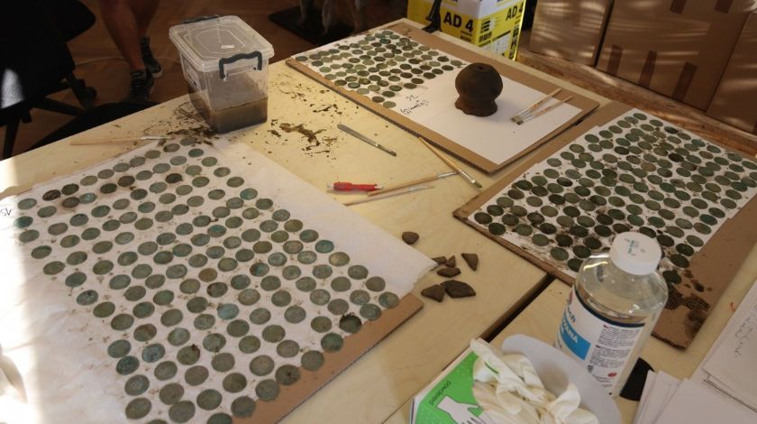 Köpek 14. yüzyıldan beri kayıp hazineyi buldu 9