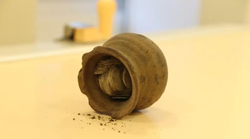 Köpek 14. yüzyıldan beri kayıp hazineyi buldu 10