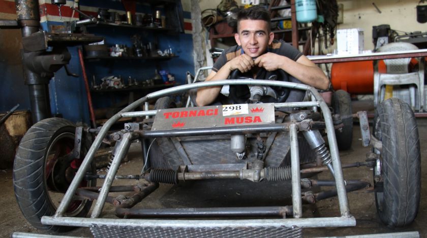 Hayalini gerçekleştirdi, kendi arabasını yaptı 1