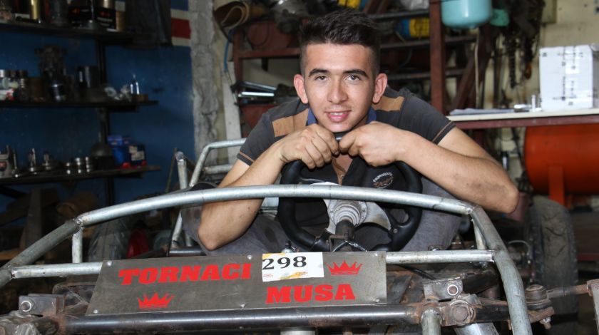 Hayalini gerçekleştirdi, kendi arabasını yaptı 4