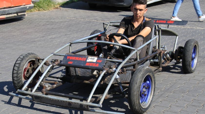 Hayalini gerçekleştirdi, kendi arabasını yaptı 7