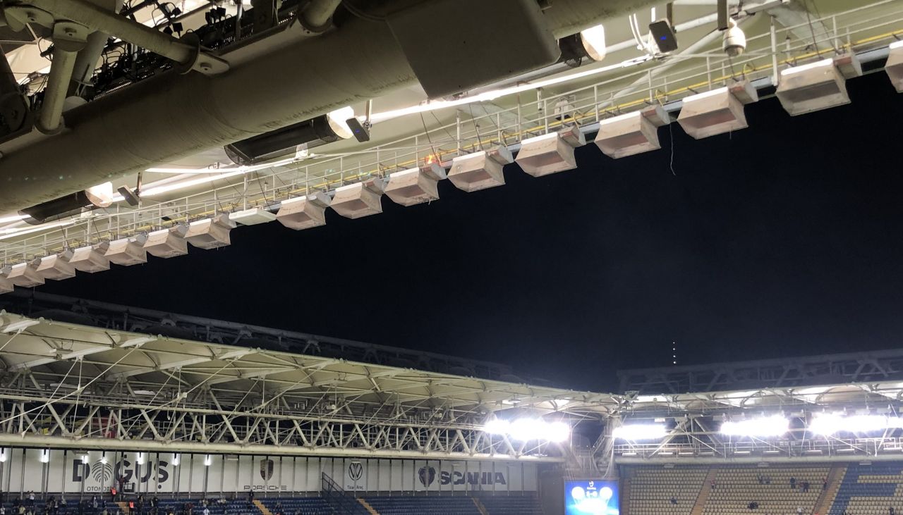 Birden alev aldı, görevliler müdahale etti 4