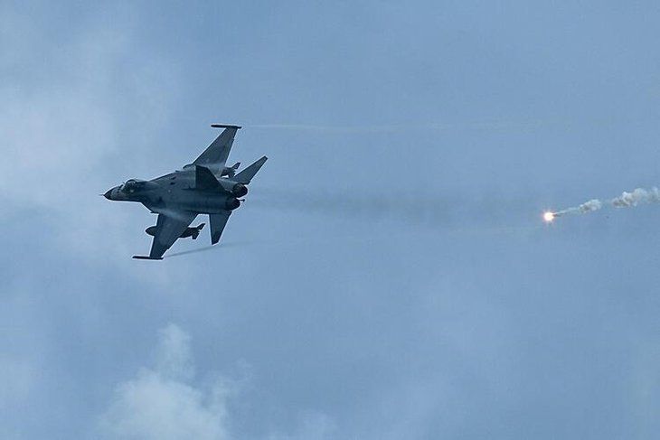 Çin'den flaş hamle! Savaş jetleri havalandı 8