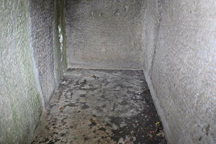 Köyün ortasındaki 2 bin yıllık lahde kazınmış cümleler görenleri şaşırtıyor 5