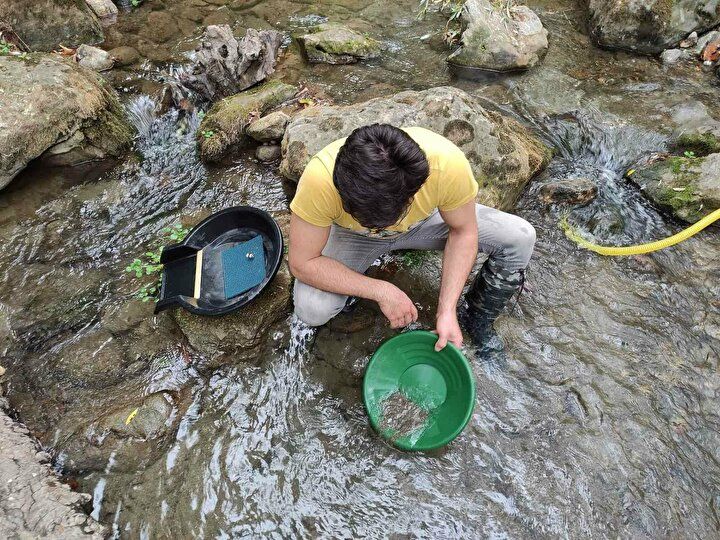 Karış karış arayıp topluyorlar, servet kazanıyorlar! 10