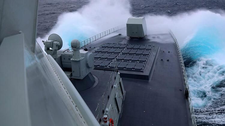 Savaş gemileri karşı karşıya geldi! Dikkat çeken detay... 7