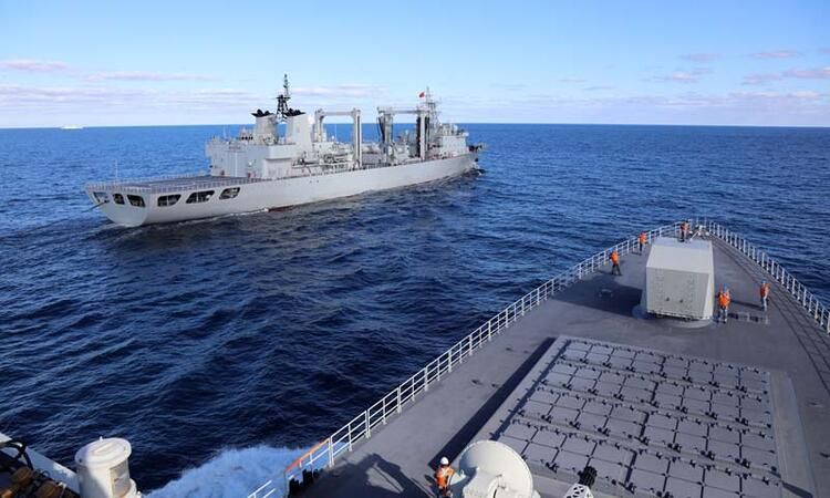 Savaş gemileri karşı karşıya geldi! Dikkat çeken detay... 11