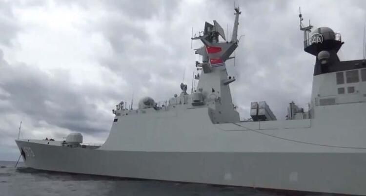 Savaş gemileri karşı karşıya geldi! Dikkat çeken detay... 13