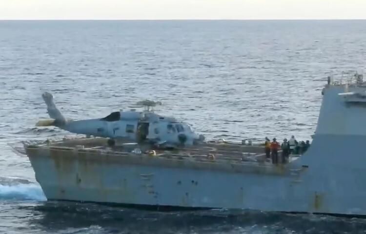 Savaş gemileri karşı karşıya geldi! Dikkat çeken detay... 5