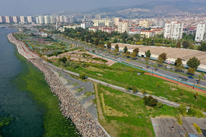 İzmir Körfezi'nde şoke eden görüntü! Her yeri istila etti 3