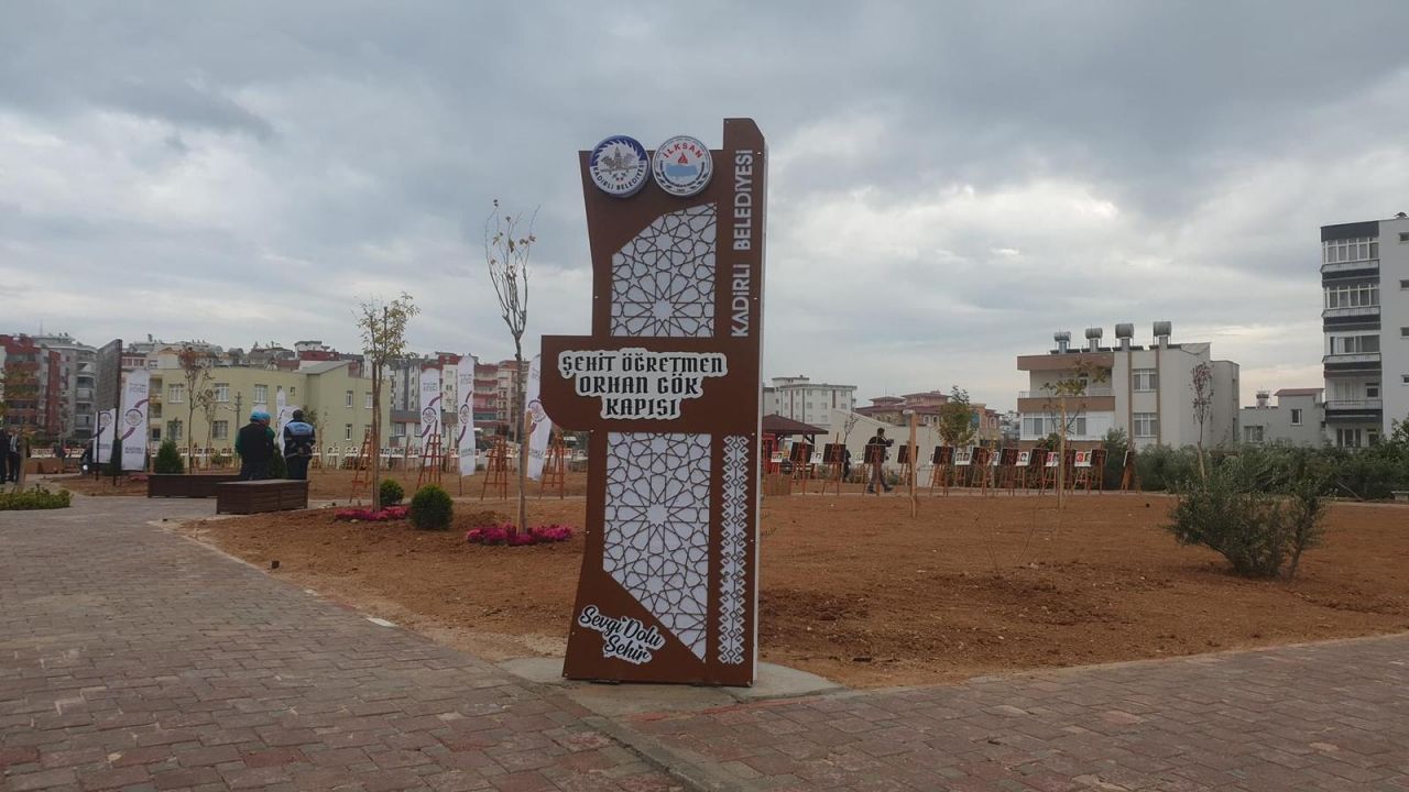 Kadirli Belediyesi tarafından şehit öğretmen parkı açıldı 2