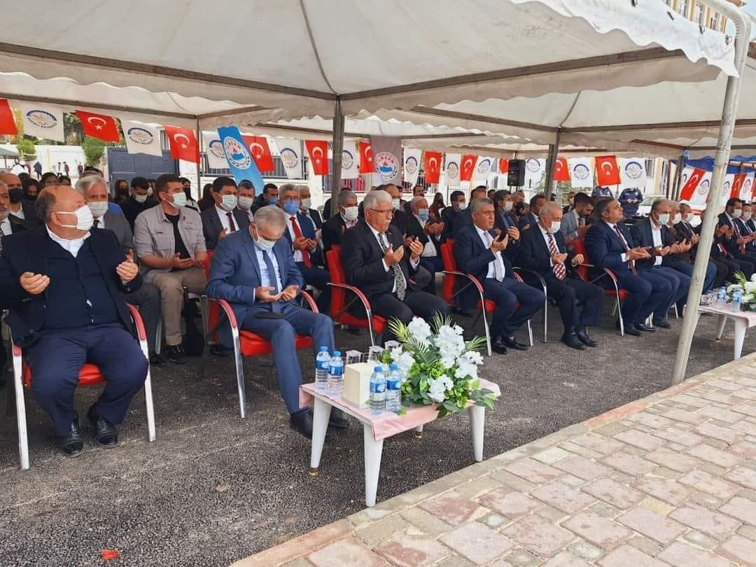 Kadirli Belediyesi tarafından şehit öğretmen parkı açıldı 7