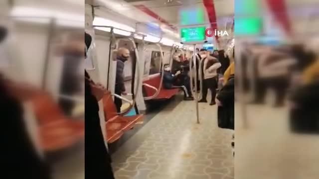 İstanbul metrosunda dehşete düşüren görüntü! Kadın yolcuya bıçak çekti 6
