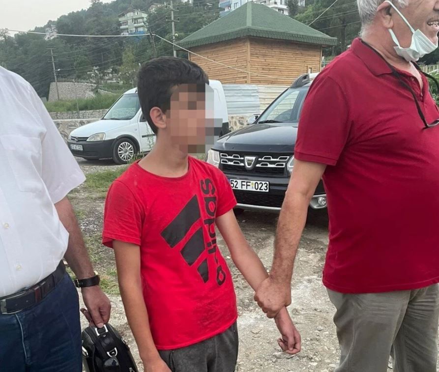 3 çocuk, çaldıkları otomobille 900 kilometre gitti: Her yerde aranıyorlar! 6