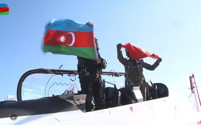 HÜRKUŞ Azerbaycan semalarında nefes kesti! 2