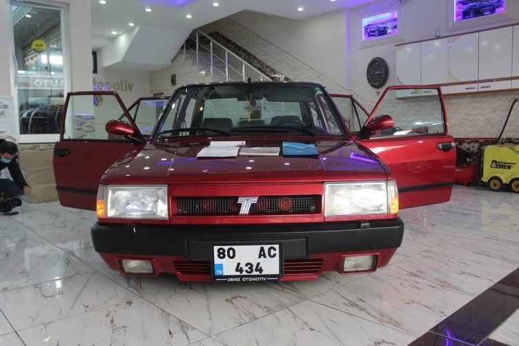 20 yıllık arabaya dudak uçuklatan fiyat! 4