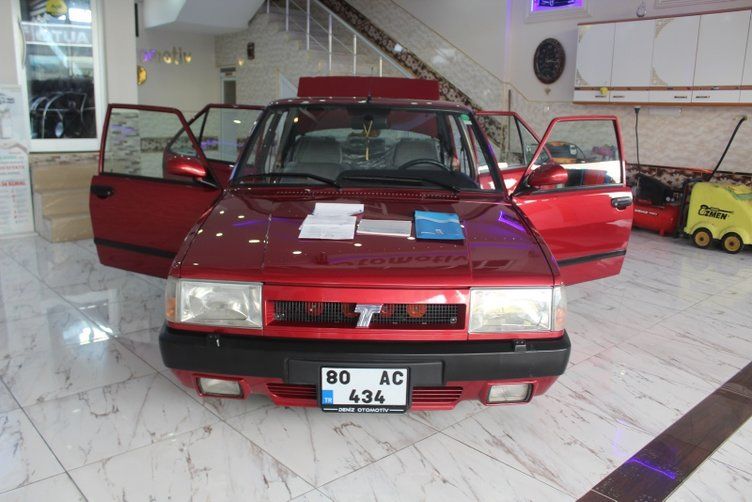 20 yıllık arabaya dudak uçuklatan fiyat! 5