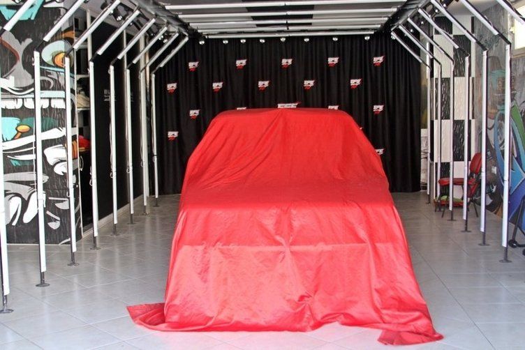 20 yıllık arabaya dudak uçuklatan fiyat! 13