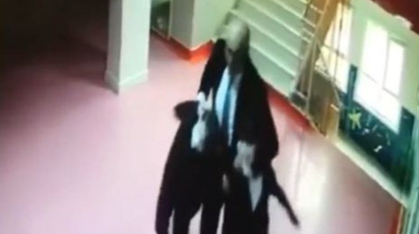 İlkokul müdürü, öğrencileri darbetti 1