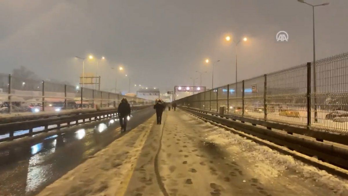 İstanbul'da kar çilesi! 1