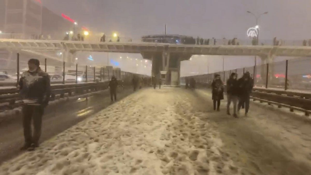 İstanbul'da kar çilesi! 5