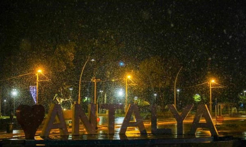 Antalya’ya 29 yıl sonra kar yağdı 4
