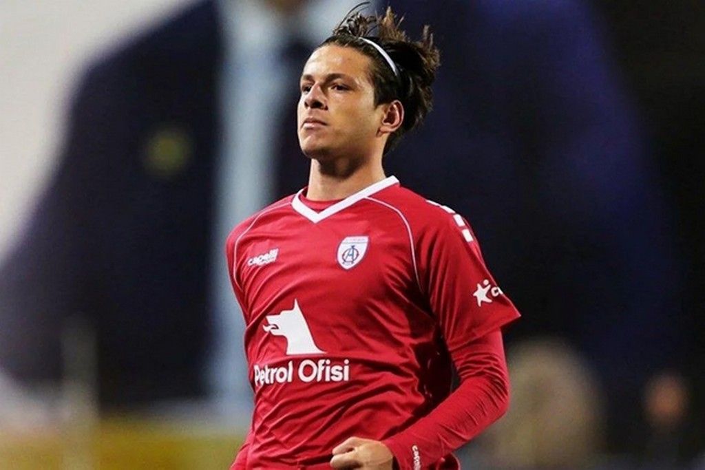 Süper Lig'de imzalar ardı ardına geldi! İşte biten transfer... 13