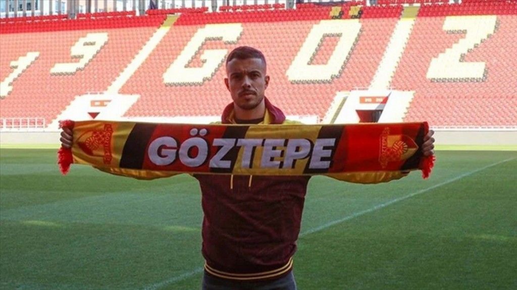 Süper Lig'de imzalar ardı ardına geldi! İşte biten transfer... 17